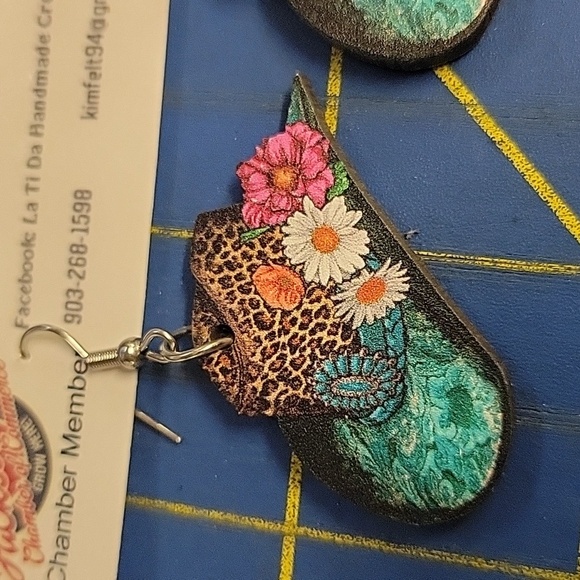 Cowboy Hat Western Pink Turquoise Leopard Floral Flower Earrings - Picture 2 of 2